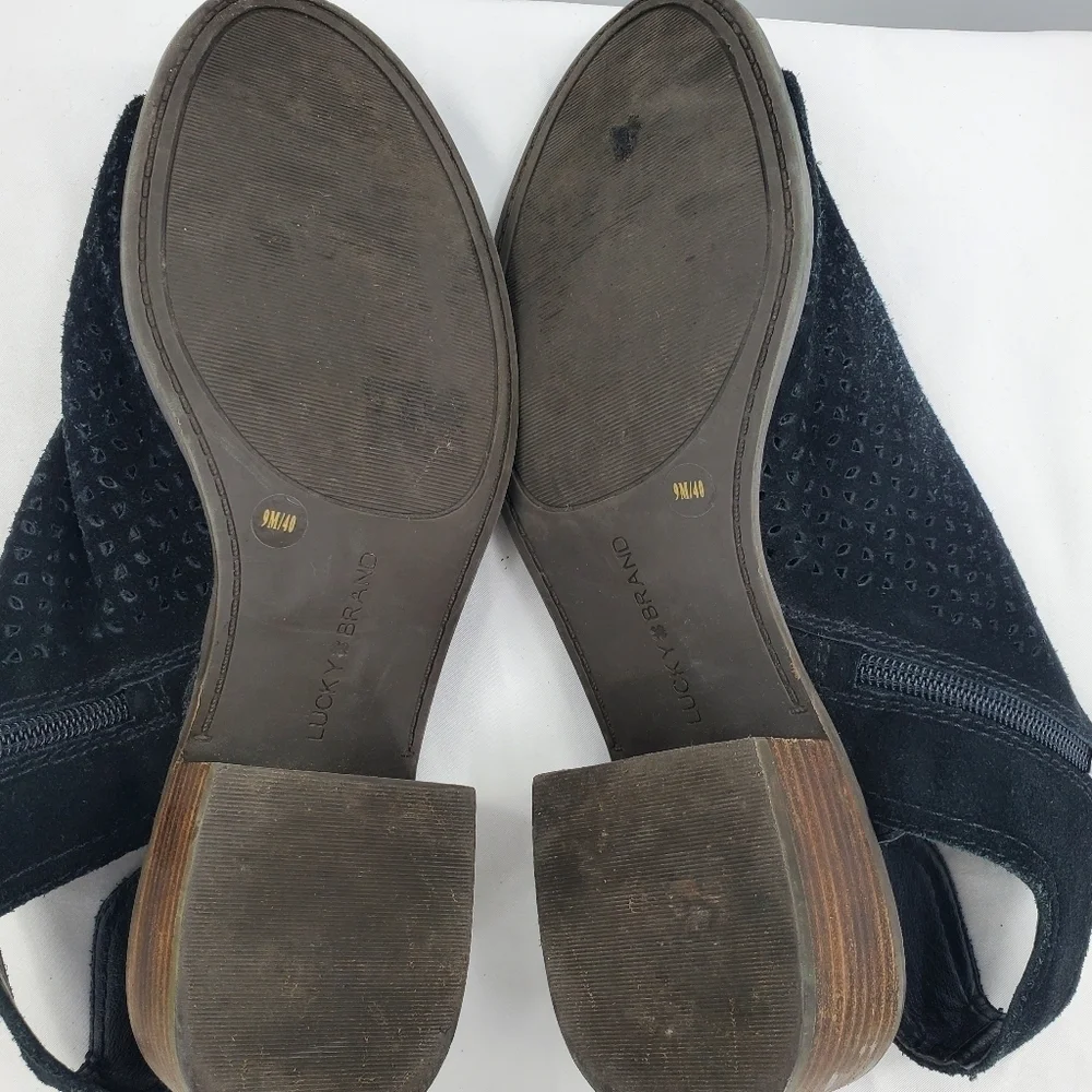 Lucky Brand black diamond cut out open toe suede sandals 9